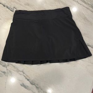 Lululemon black skirt, older Pace style with ruffles
